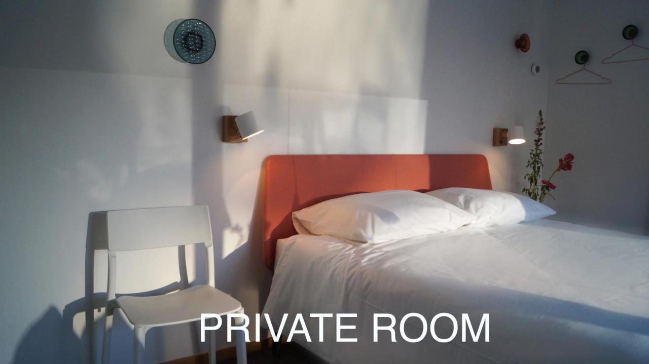 Room With A Few Amsterdam Exterior photo