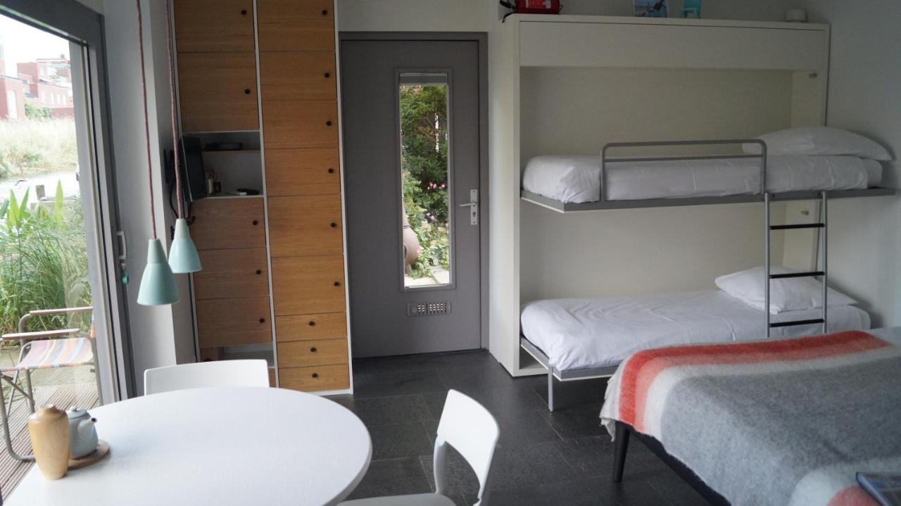 Room With A Few Amsterdam Exterior photo