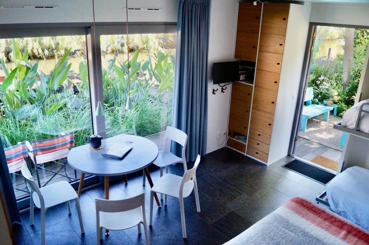 Room With A Few Amsterdam Exterior photo
