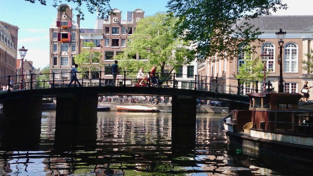 Room With A Few Amsterdam Exterior photo