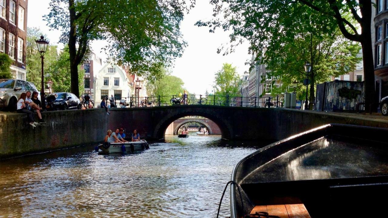 Room With A Few Amsterdam Exterior photo