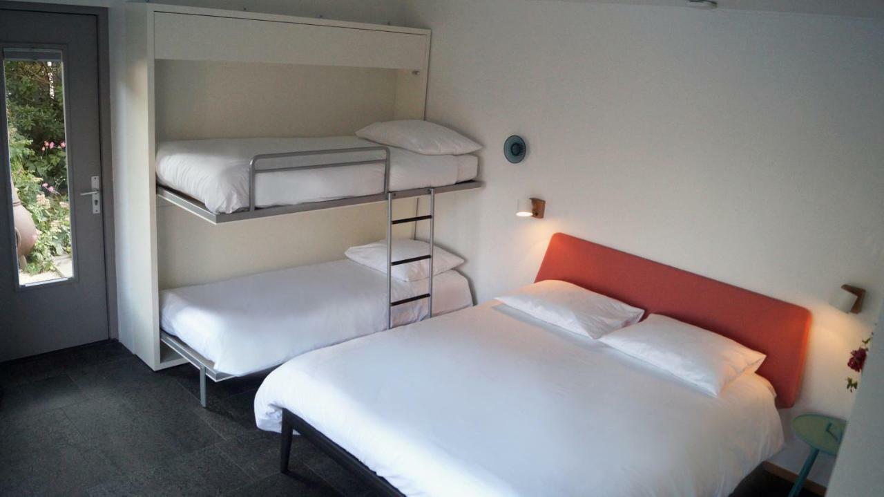 Room With A Few Amsterdam Exterior photo