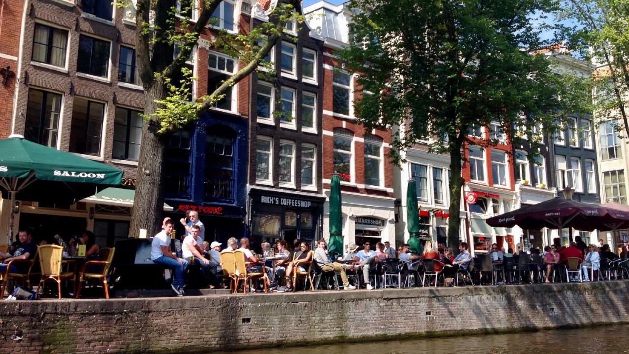 Room With A Few Amsterdam Exterior photo